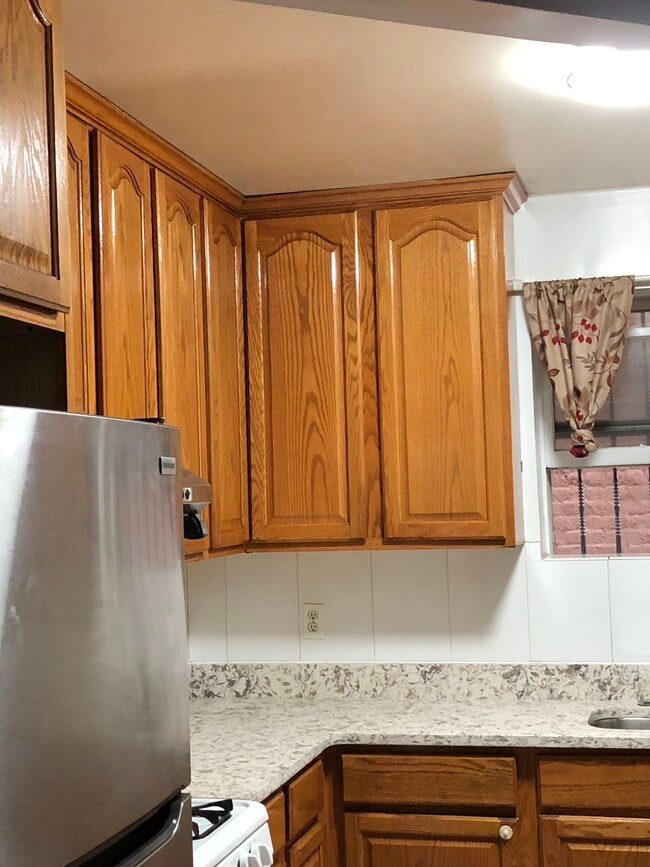 1761 63rd St, Unit 1st Fl unit