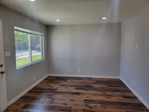 4194 Neil Rd in Reno, NV - Foto de edificio - Building Photo