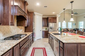 7339 Chatham Green Dr in Sugar Land, TX - Building Photo - Building Photo