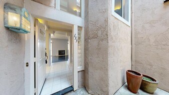 7254 Shoreline Dr in San Diego, CA - Building Photo