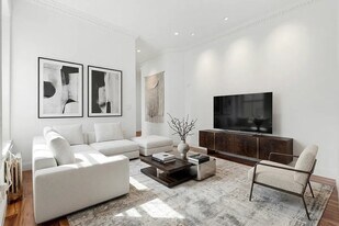 102 Christopher St, Unit 4A in New York, NY - Building Photo