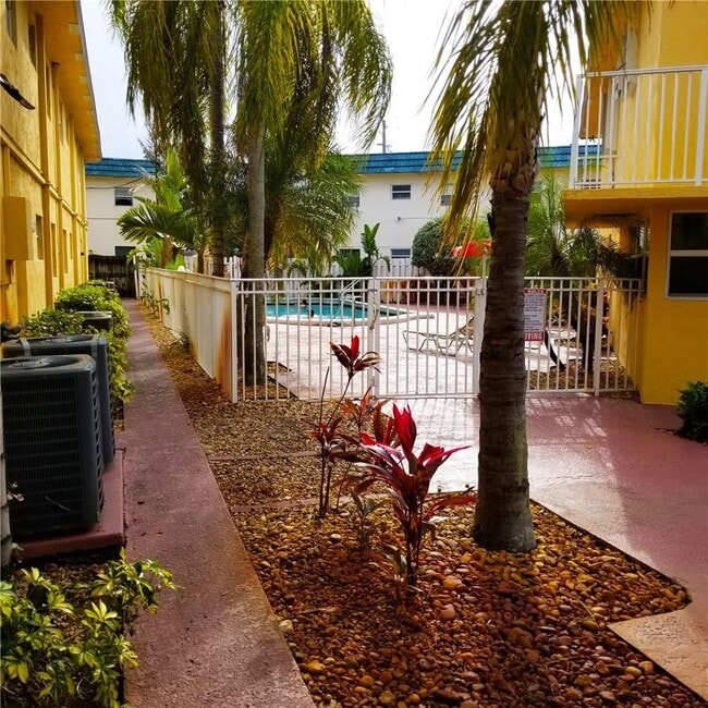 property at 4051 N Dixie Hwy