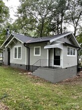 210 W 8th Ave in Gastonia, NC - Foto de edificio - Building Photo