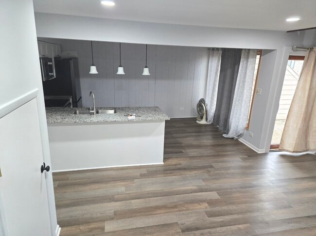 3341 Beacon St in North Chicago, IL - Building Photo - Building Photo