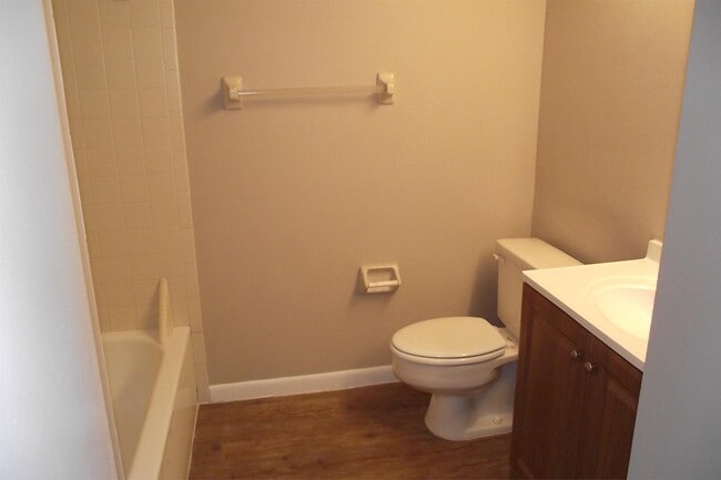 property at 5293 Vineland Rd