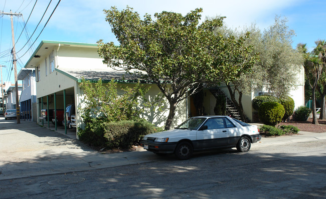 401 Rogell Ct in San Mateo, CA - Foto de edificio - Building Photo