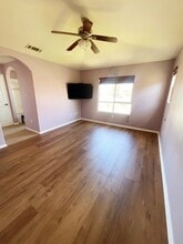 14444 Terra Bella St in Panorama City, CA - Foto de edificio - Building Photo