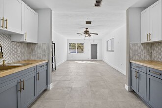 642 SW 11th St in Hallandale Beach, FL - Foto de edificio - Building Photo