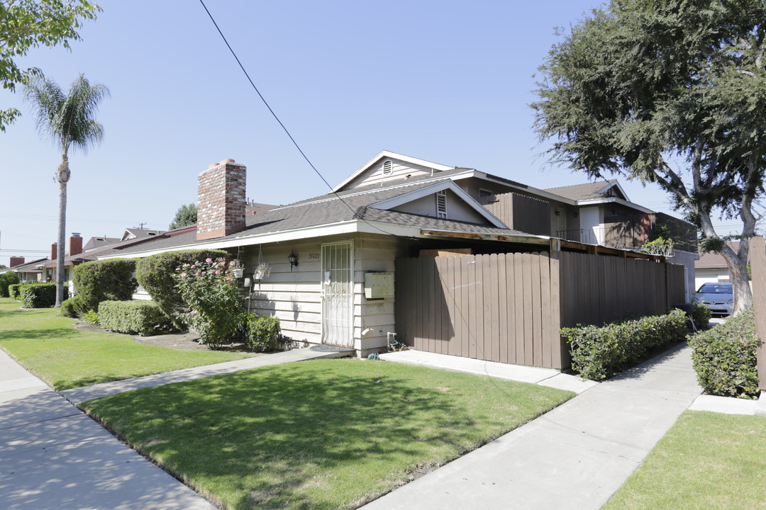 2540 N Bourbon St in Orange, CA - Building Photo