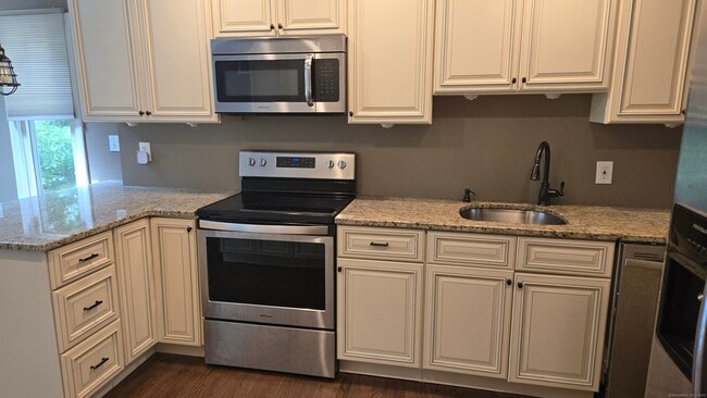 337 Wheeler Rd in Monroe, CT - Building Photo - Building Photo