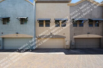 1406 W Main St in Mesa, AZ - Foto de edificio - Building Photo