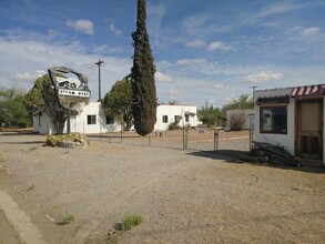 218 W Business Loop in Bowie, AZ - Building Photo - Building Photo