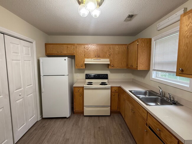 property at 614 E Parker St