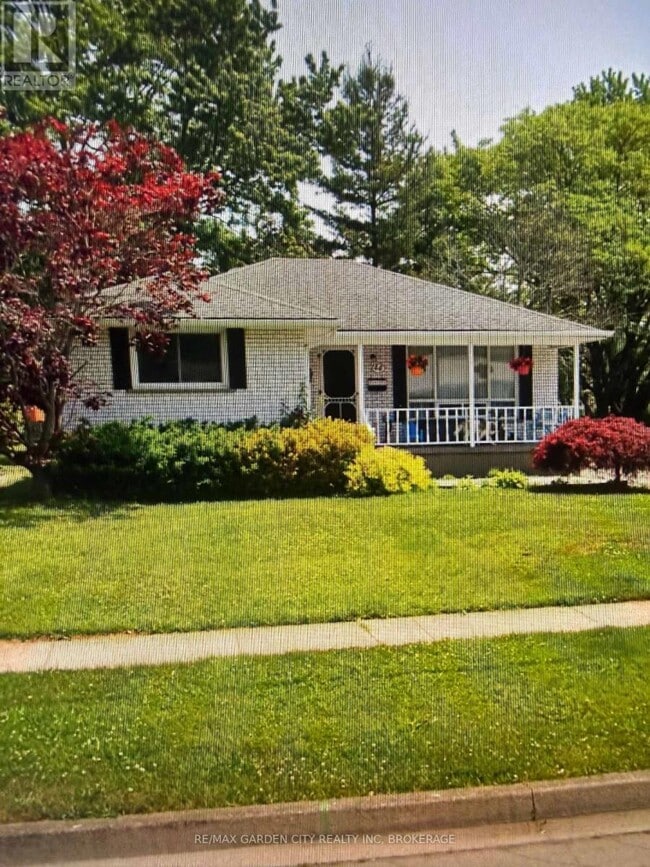 property at 44 Valencourt Dr