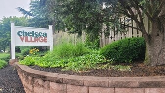 96 Chelsea Way in Bridgewater, NJ - Building Photo