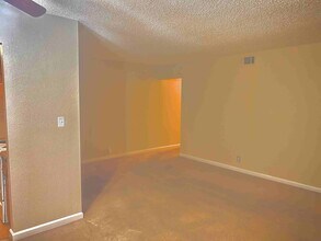 9071 Montoya St, Unit 4 in Sacramento, CA - Building Photo - Building Photo
