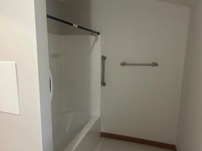 1236 Mammoth Rd in Dracut, MA - Building Photo - Building Photo