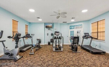 8601 Beach Blvd in Jacksonville, FL - Building Photo - Building Photo