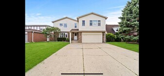 1105 E Ardyce Ln, Unit 1 in Mount Prospect, IL - Building Photo