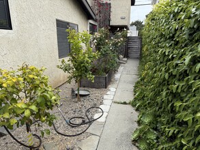 612 Victoria Ave, Unit B in Venice, CA - Foto de edificio - Building Photo