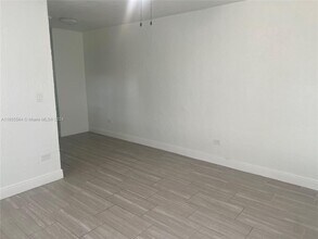 1600 NW 42nd St-Unit -1 in Miami, FL - Building Photo - Building Photo