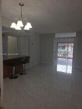 810 SW 129th Pl in Miami, FL - Foto de edificio - Building Photo