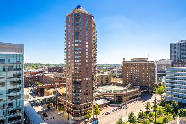 The Plaza in Des Moines, IA - Foto de edificio - Building Photo