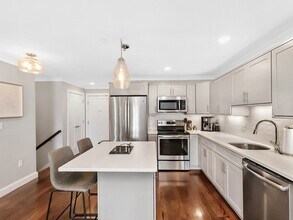 1789 Centre St in Boston, MA - Building Photo - Building Photo