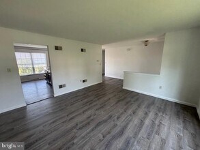 330 Cambridge Dr in Red Lion, PA - Building Photo - Building Photo