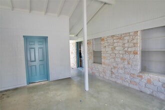 1301 Glenda Dr in Round Rock, TX - Building Photo - Building Photo
