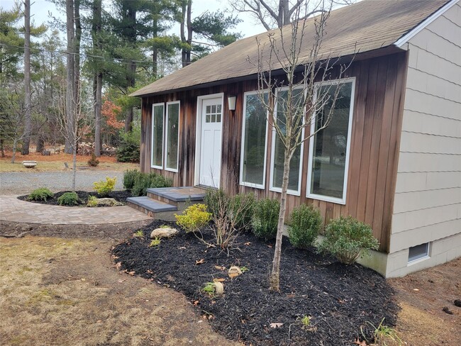 93 Brooksite Dr in Smithtown, NY - Building Photo - Building Photo