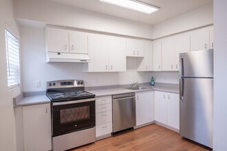 Pacific Crest Apartments in Tacoma, WA - Building Photo - Interior Photo