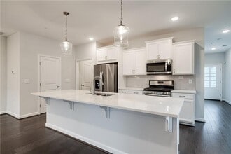 1095 Lawanna Dr in Marietta, GA - Building Photo - Building Photo