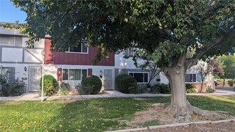 426 Greenbriar Townhouse Way in Las Vegas, NV - Building Photo