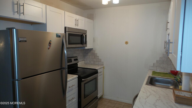 1246B Hamilton Ct in Lakewood, NJ - Building Photo - Building Photo