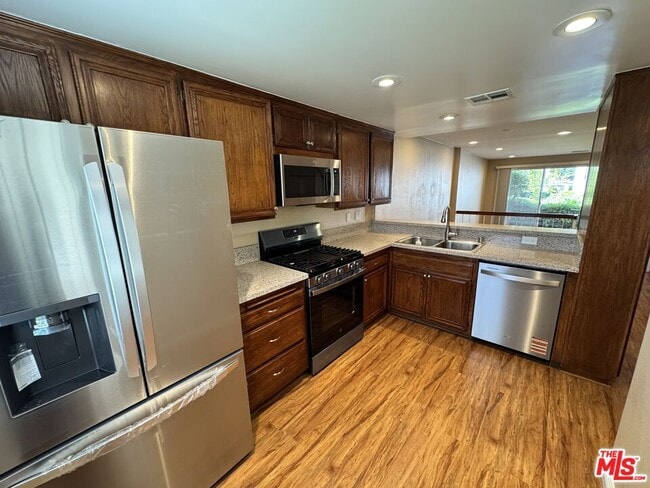 property at 5624 Las Virgenes Rd