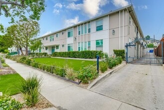 115 N Eastwood Ave in Inglewood, CA - Building Photo - Building Photo
