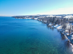 1916 W Lake Rd in Skaneateles, NY - Foto de edificio - Building Photo