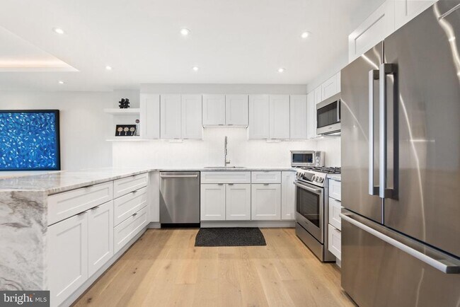 2510 Virginia Ave NW in Washington, DC - Building Photo - Building Photo