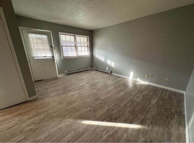 2430 Muscatine Ave in Iowa City, IA - Building Photo - Building Photo