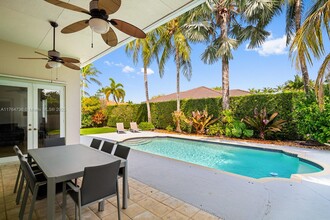 8427 SW 138th Terrace in Palmetto Bay, FL - Building Photo - Building Photo