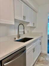 17440 Burbank Blvd in Los Angeles, CA - Building Photo - Building Photo