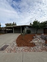 557 Villanova Dr in Davis, CA - Building Photo