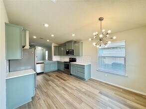 173 Beth Ann Loop in Taylor, TX - Foto de edificio - Building Photo