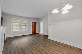 520 Brooks Ave in Dallas, TX - Building Photo - Building Photo