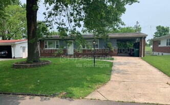 720 Preakness Ln in Florissant, MO - Building Photo