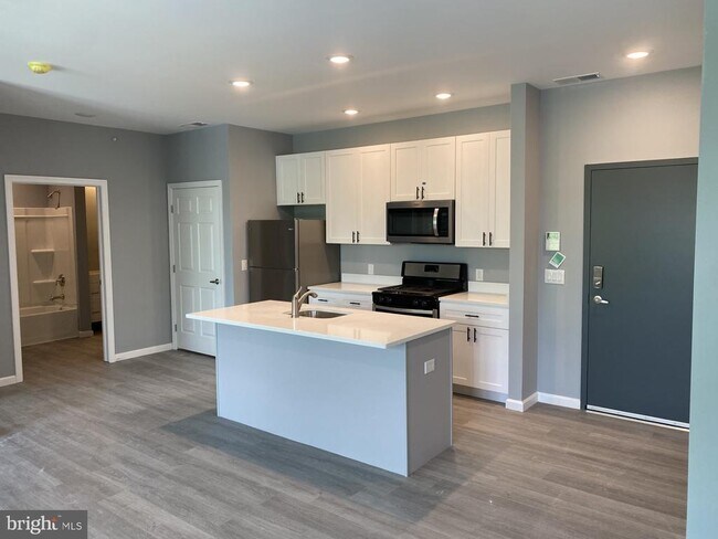 95 N White Horse Pike-Unit -B205 in Somerdale, NJ - Building Photo - Building Photo