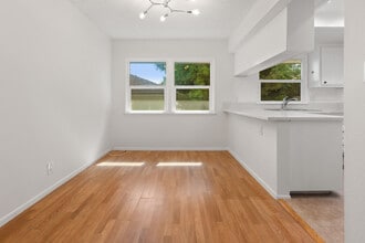 5830 Bowcroft St, Unit Cameo Woods in Los Angeles, CA - Building Photo - Building Photo