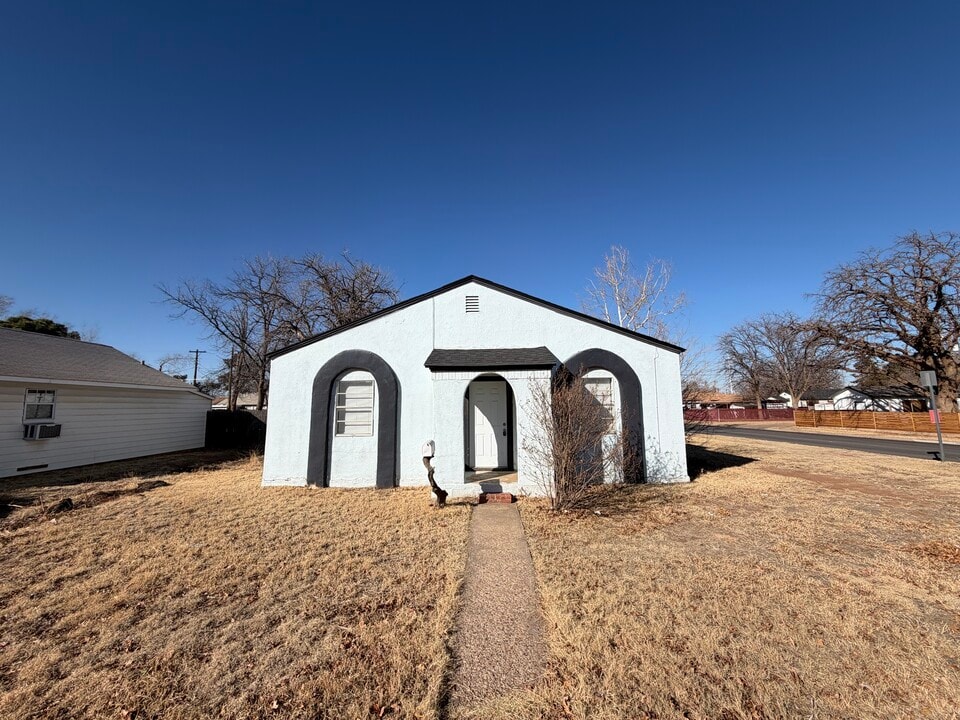2702 36th St in Lubbock, TX - Building Photo