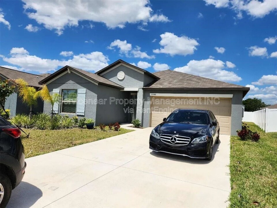 10344 Alder Green Dr in Riverview, FL - Building Photo